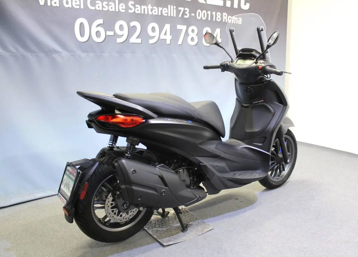 Piaggio Beverly 400 (2025 - 26) (2)