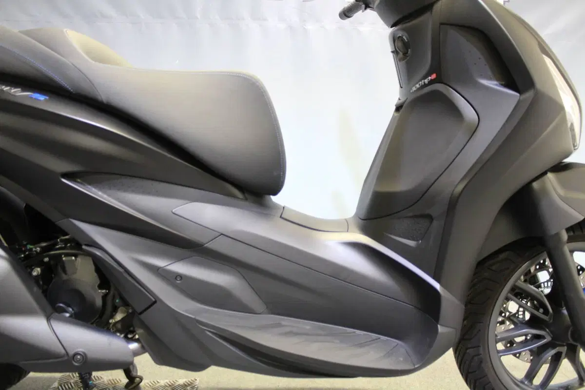 Piaggio Beverly 400 (2025 - 26) (7)