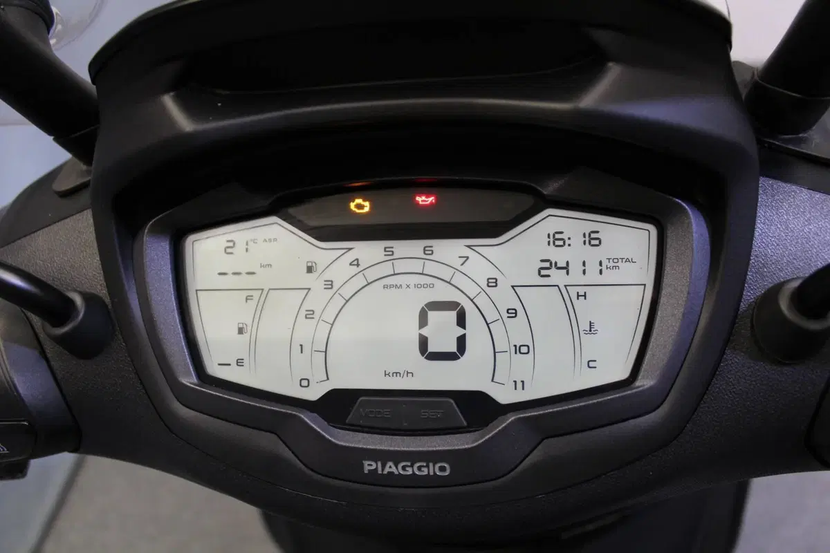 Piaggio Beverly 400 (2025 - 26) (10)