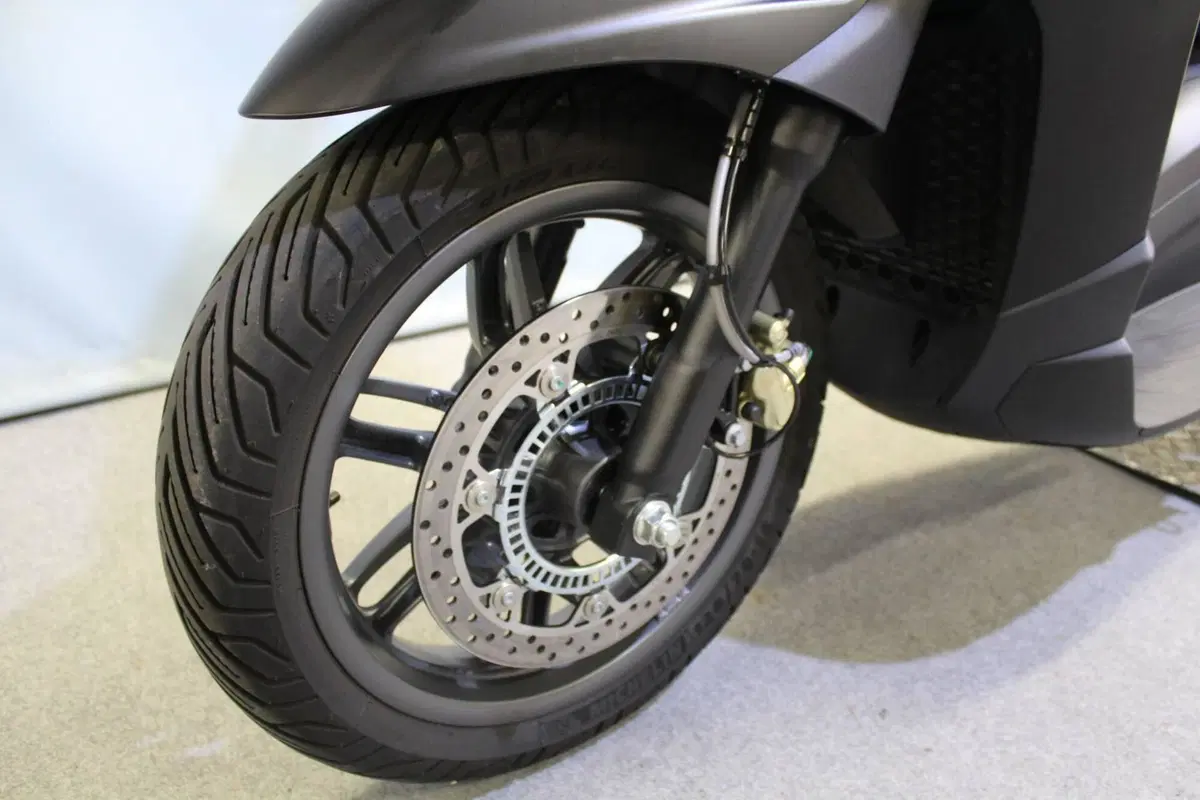 Piaggio Beverly 400 (2025 - 26) (14)