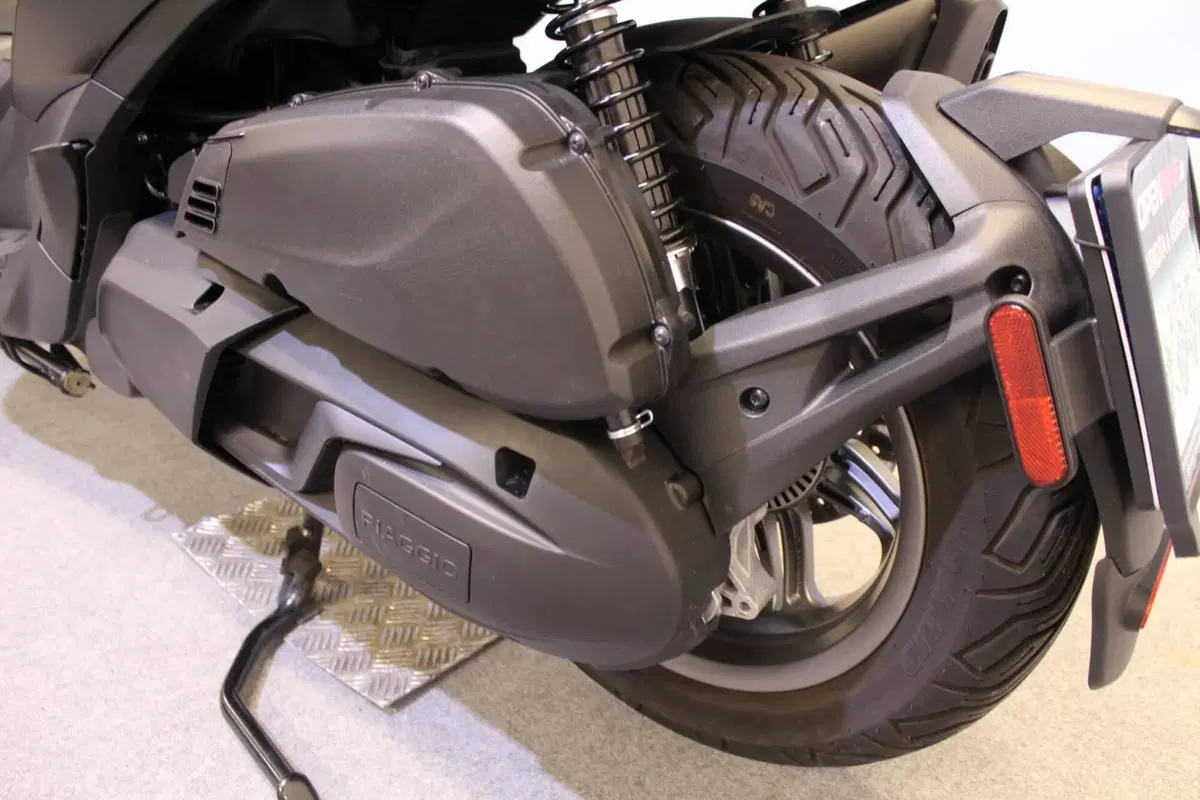 Piaggio Beverly 400 (2025 - 26) (15)