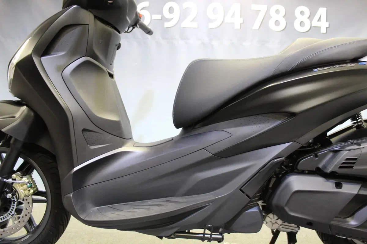 Piaggio Beverly 400 (2025 - 26) (16)