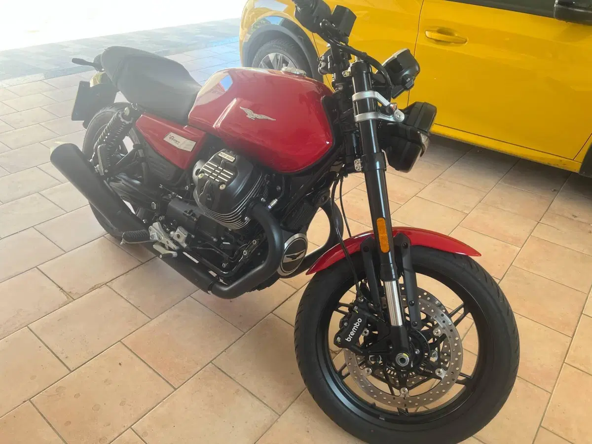 Moto Guzzi V7 Sport (2025 - 26) (2)