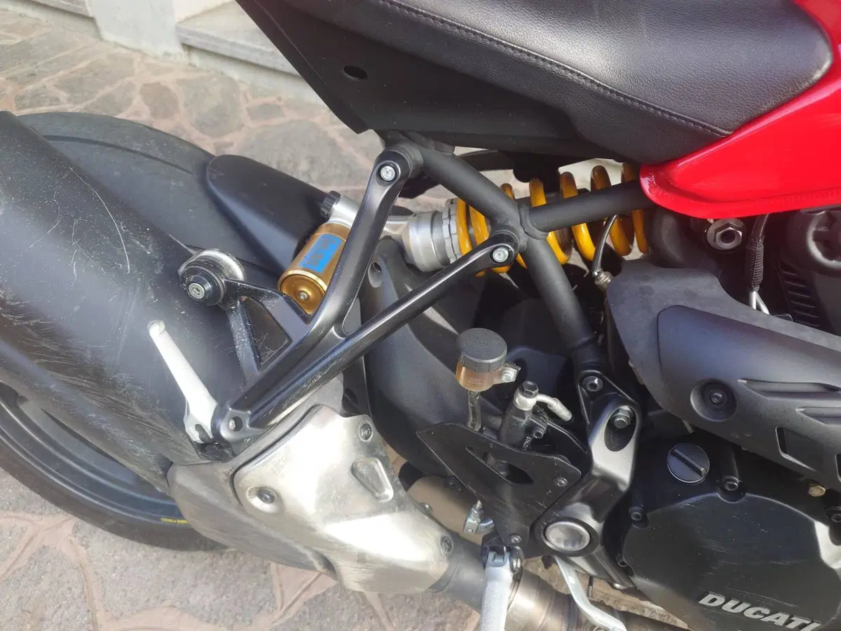 Ducati Monster 1200 R (2016 - 19) (5)