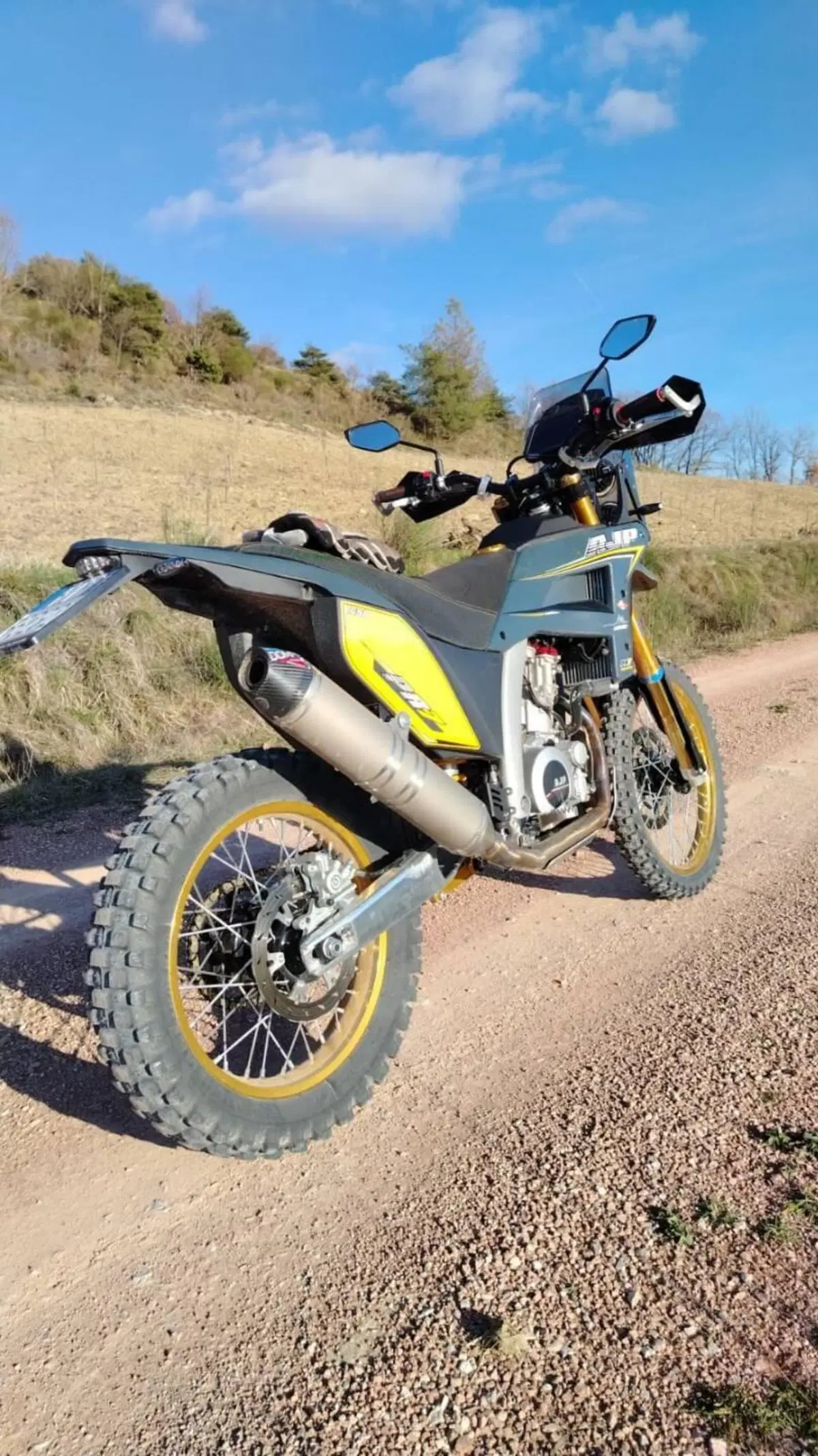 AJP PR7 650 Adventure Gold Edition (2025 - 26) (4)