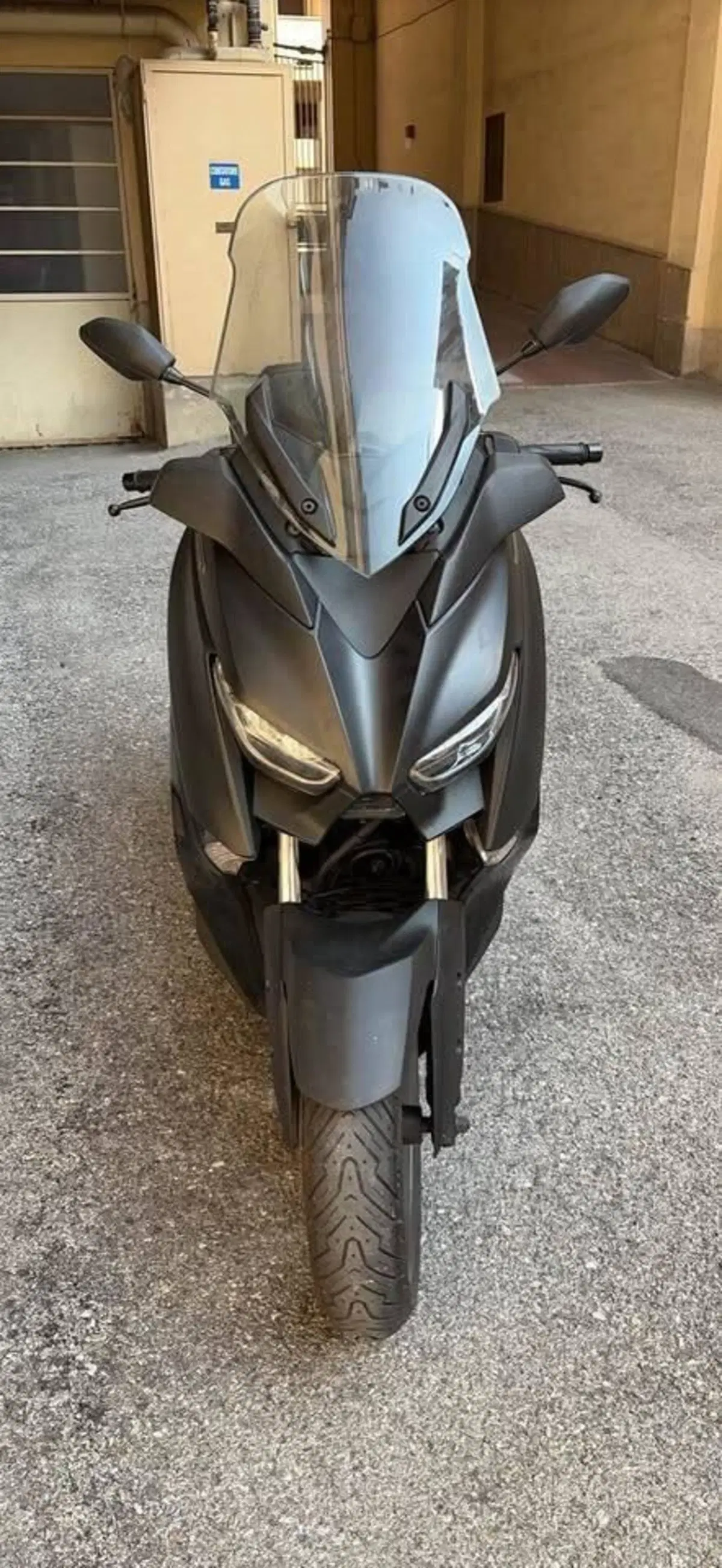 Yamaha X-Max 300 Tech Max (2020) (2)