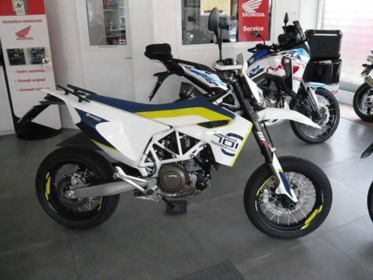 Husqvarna 701 Supermoto (2017 - 19)