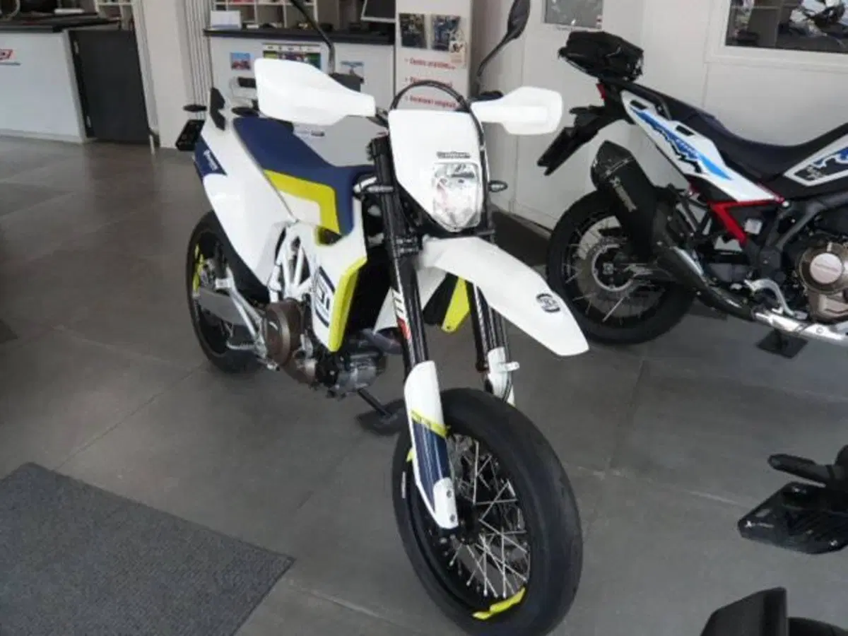 Husqvarna 701 Supermoto (2017 - 19) (2)