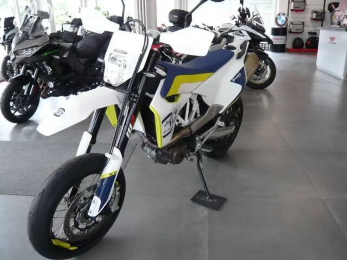 Husqvarna 701 Supermoto (2017 - 19) (3)