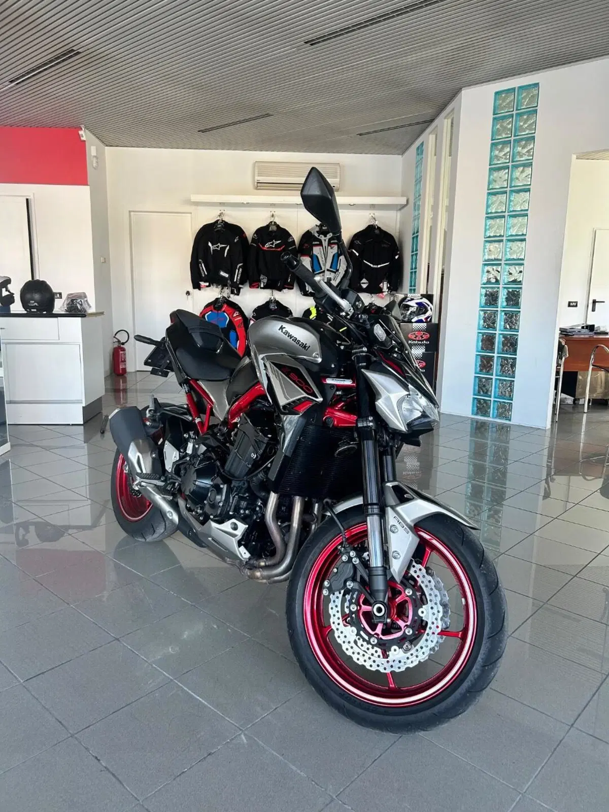 Kawasaki Z 900 (2021 - 24) (2)