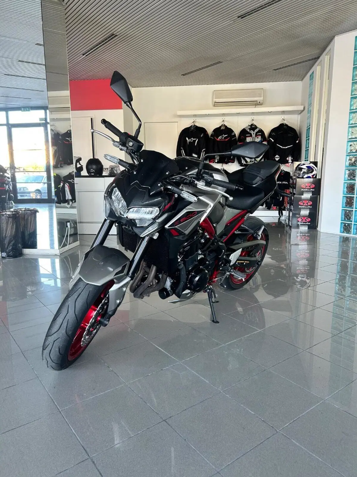 Kawasaki Z 900 (2021 - 24) (3)