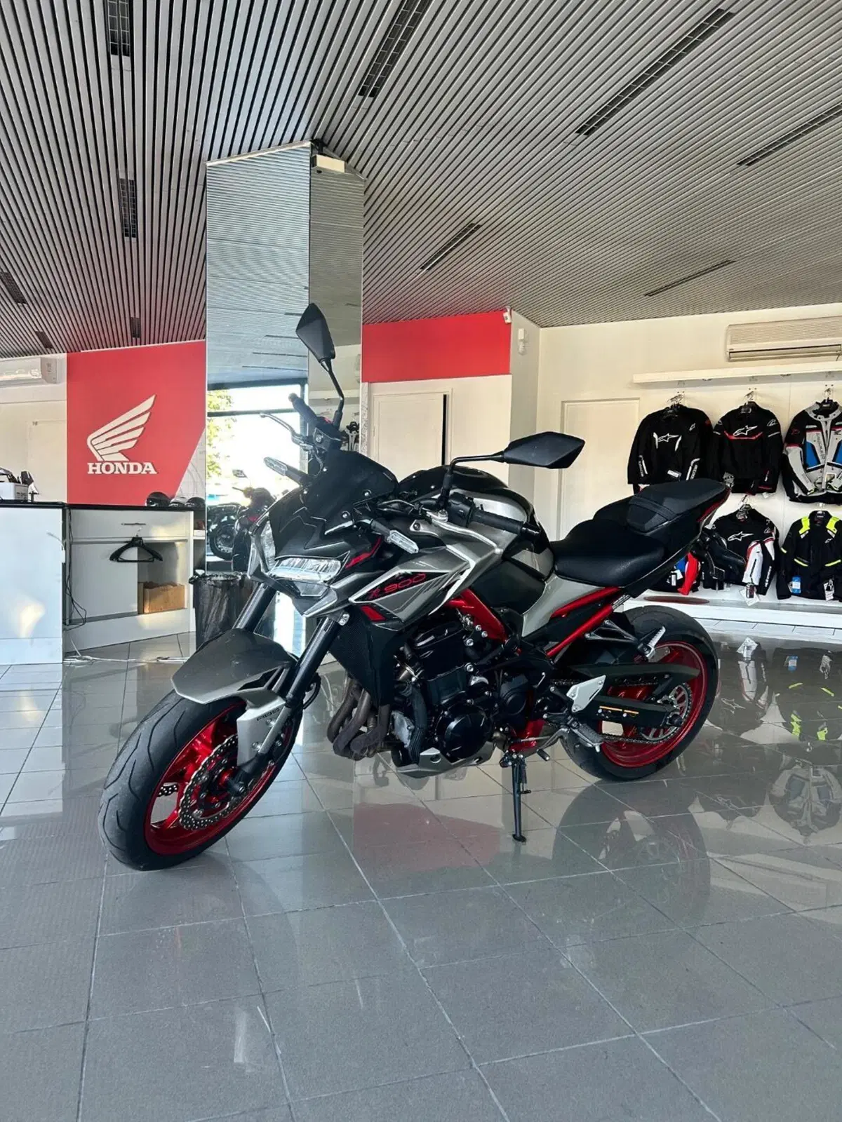 Kawasaki Z 900 (2021 - 24) (4)