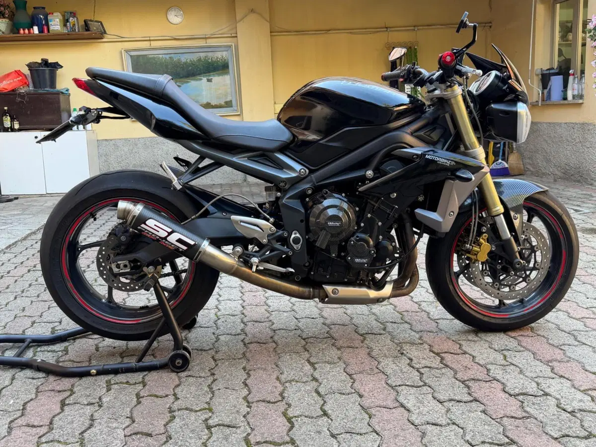 Triumph Street Triple (2013)