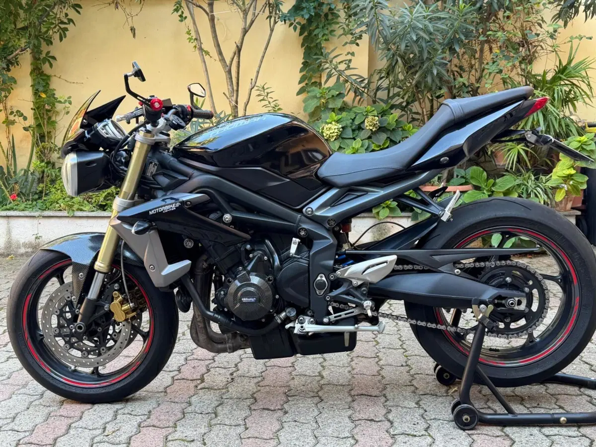 Triumph Street Triple (2013) (2)