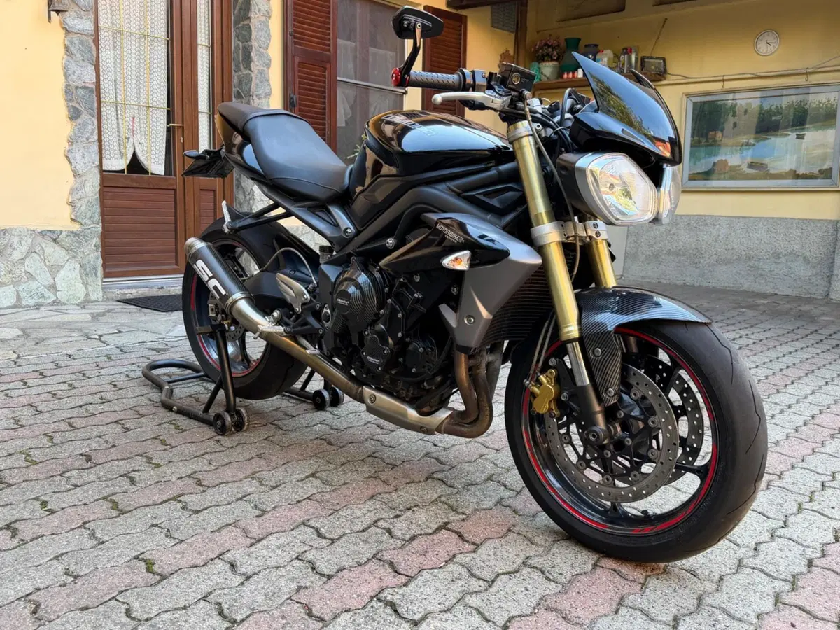 Triumph Street Triple (2013) (3)