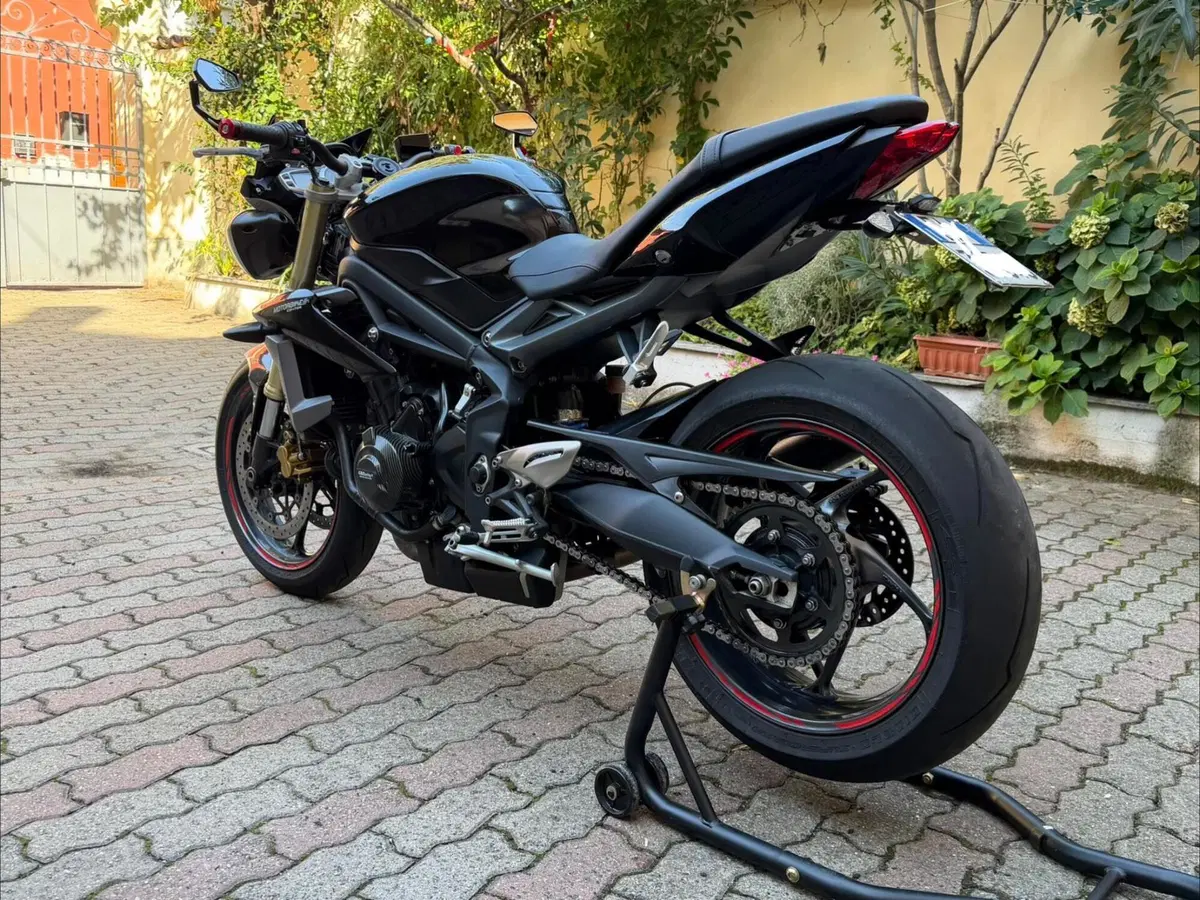 Triumph Street Triple (2013) (4)