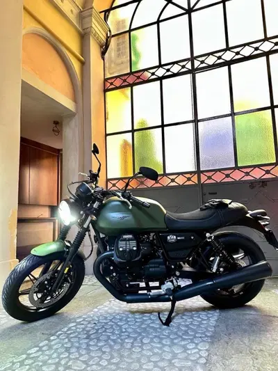 Moto Guzzi V7 Stone (2021 - 24) usata