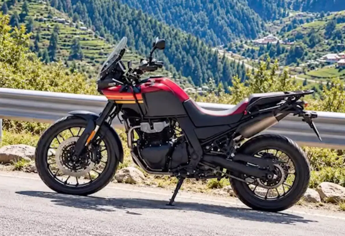 Royal Enfield Himalayan 750 pronta al debutto: svelata la versione definitiva (2)