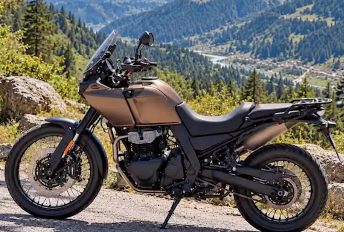 Royal Enfield Himalayan 750 pronta al debutto: svelata la versione definitiva (4)