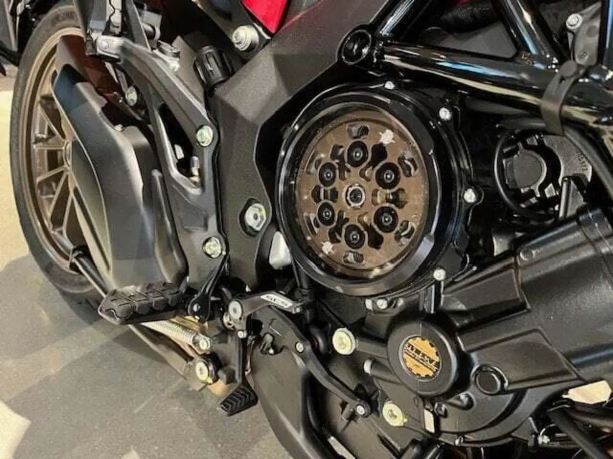 MV Agusta Turismo Veloce 800 Lusso SCS (2021 - 26) (3)