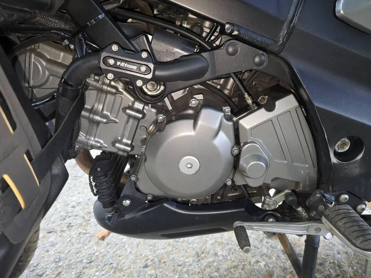 Suzuki V-Strom 650 Traveller ABS (2008 - 11) (15)