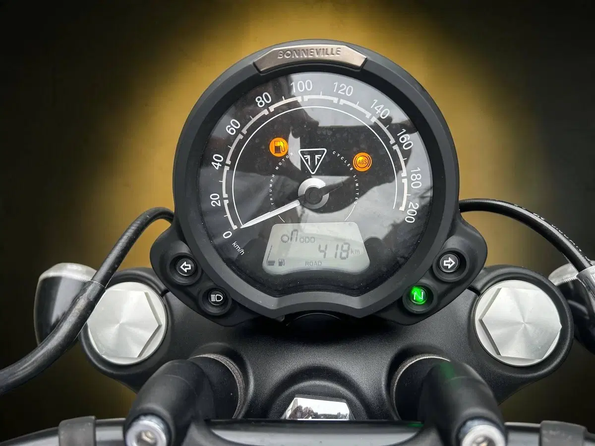 Triumph Bonneville Bobber 1200 (2026) (2)