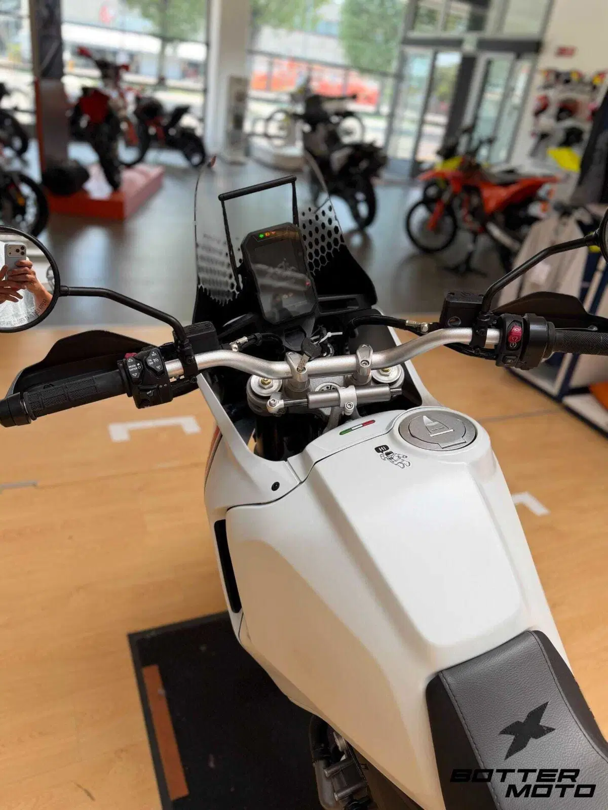 Ducati DesertX (2022 - 25) (4)