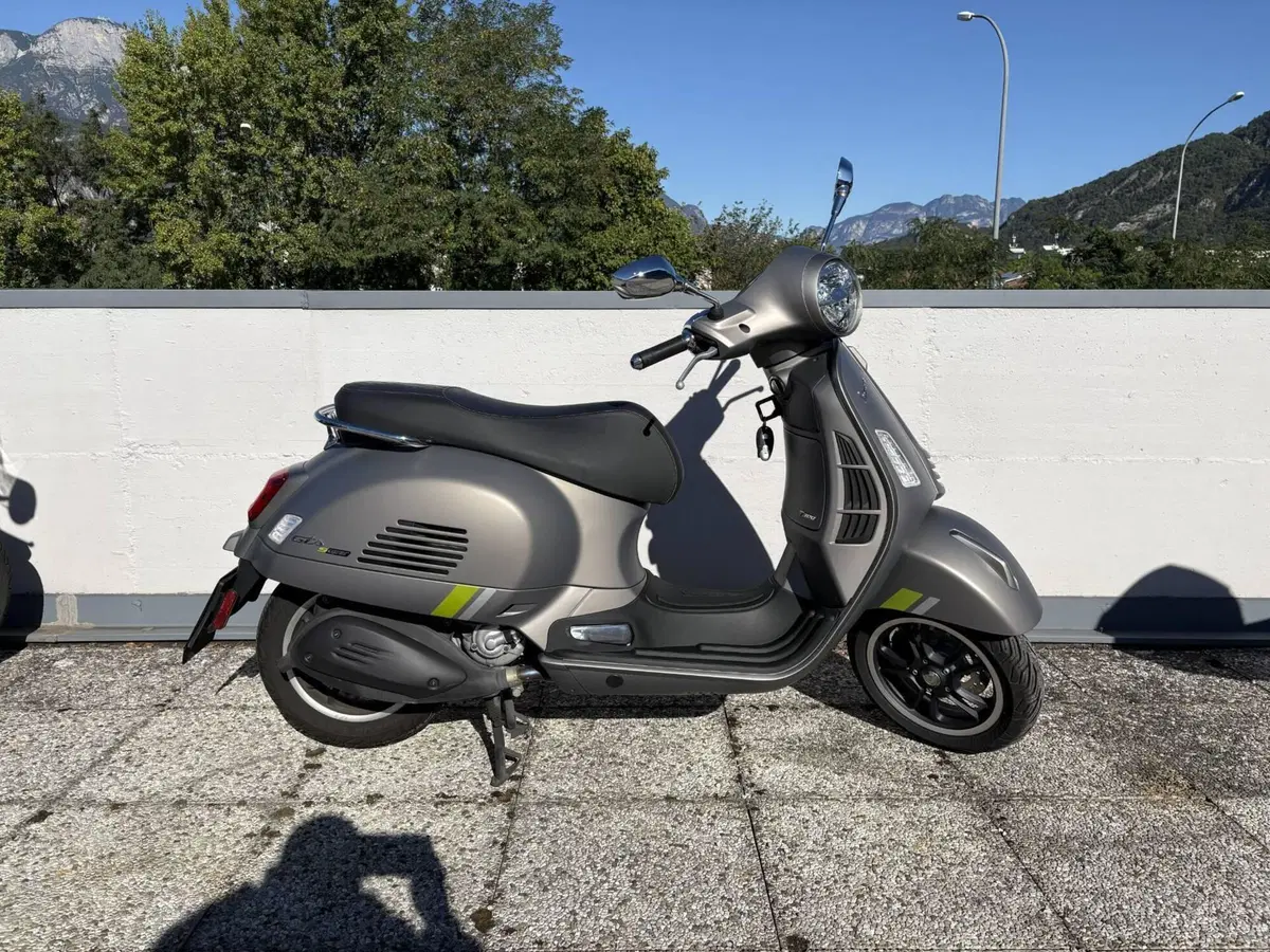 Vespa GTS 300 Super Tech (2023 - 24) (3)
