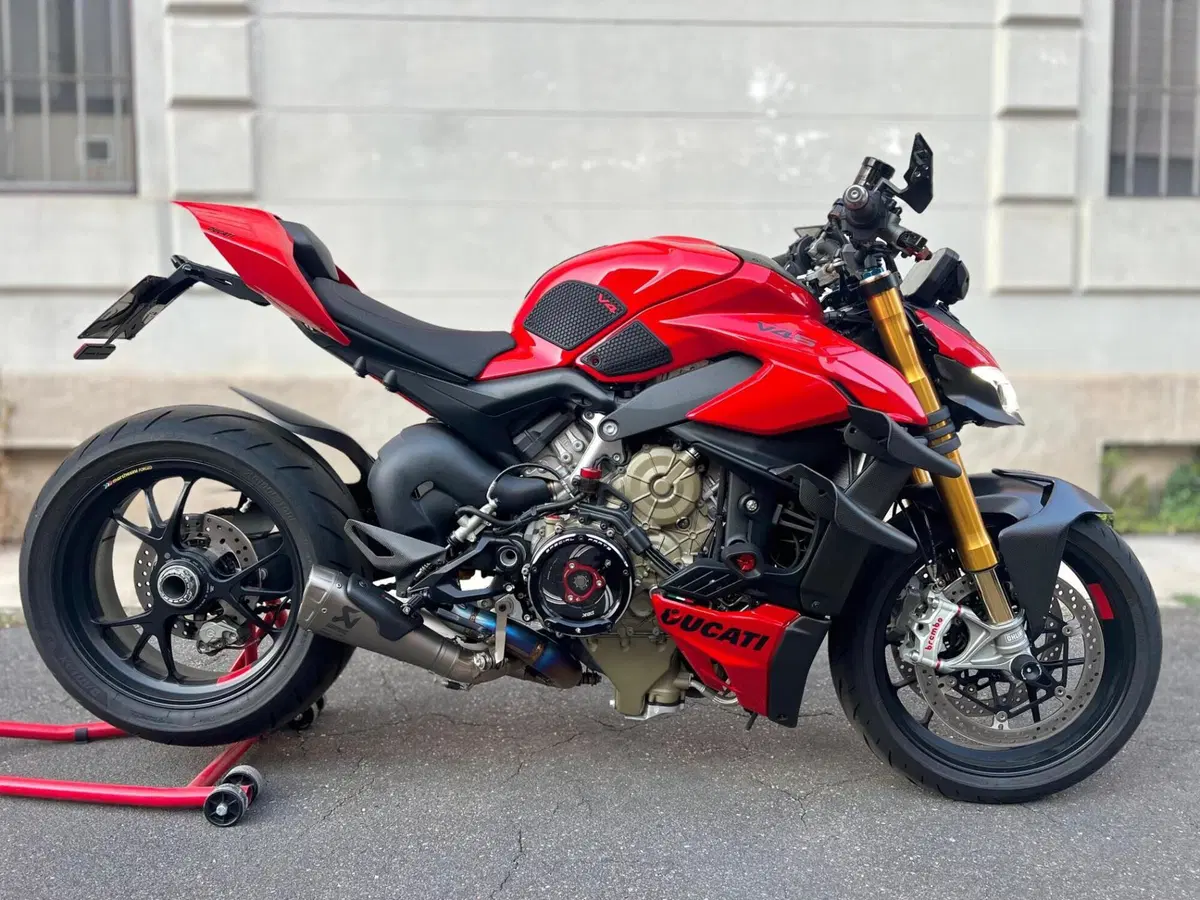 Ducati Streetfighter V4 S (2023 - 24) (2)
