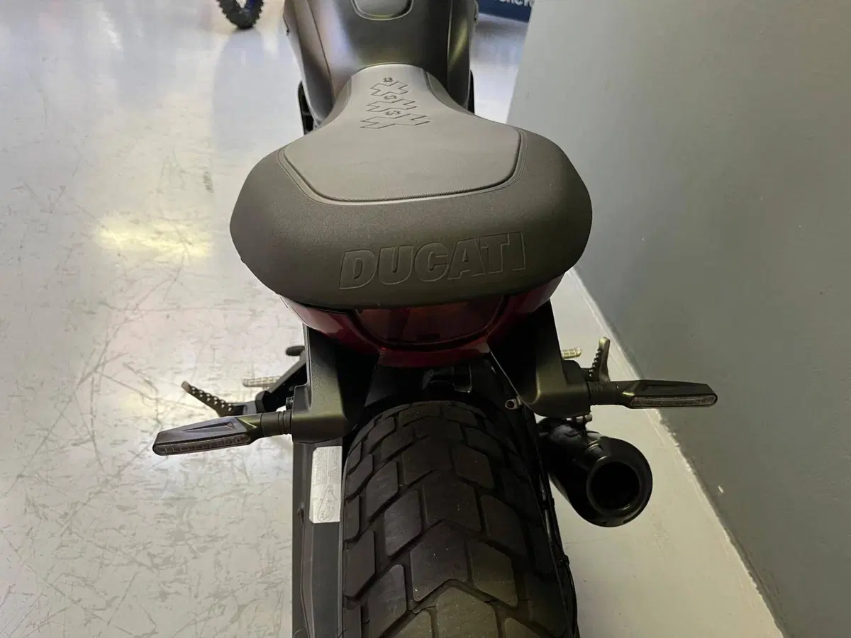 Ducati Scrambler 800 Icon Dark (2025 - 26) (6)