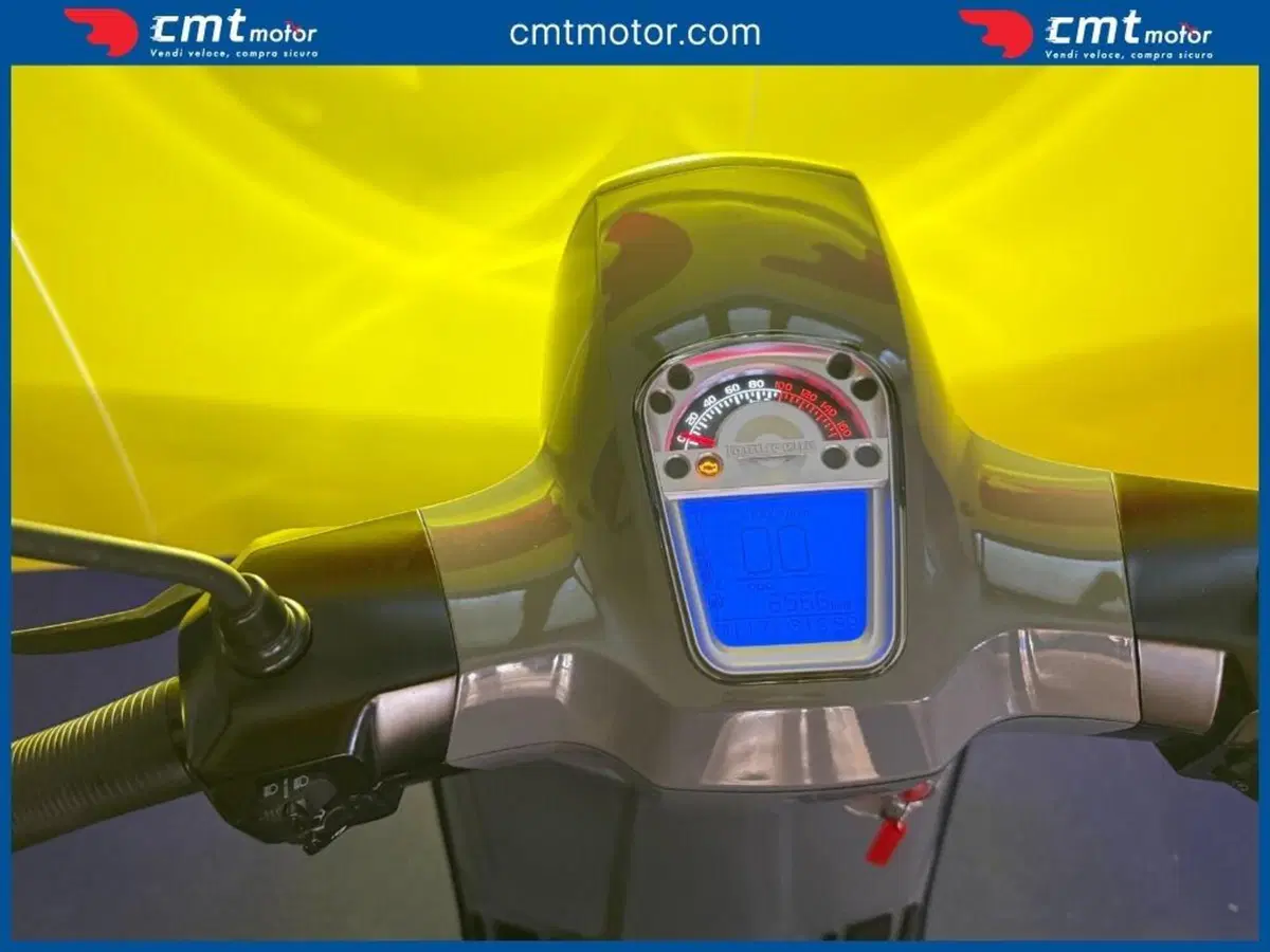 Lambretta V125 Special (2021 - 26) (7)