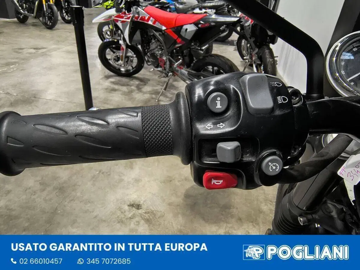 Triumph Bonneville T120 Black (2021 - 25) (7)