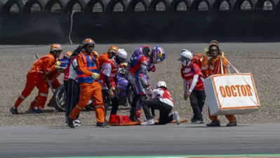 MotoGP, Toprak Razgatlioglu preoccupato per la spalla dopo la caduta a Mandalika: 'Spero di non dovermi operare' [VIDEO e GALLERY]