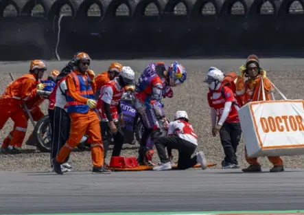 Toprak preoccupato per la spalla dopo la caduta a Mandalika: Spero di non dovermi operare [VIDEO e GALLERY]