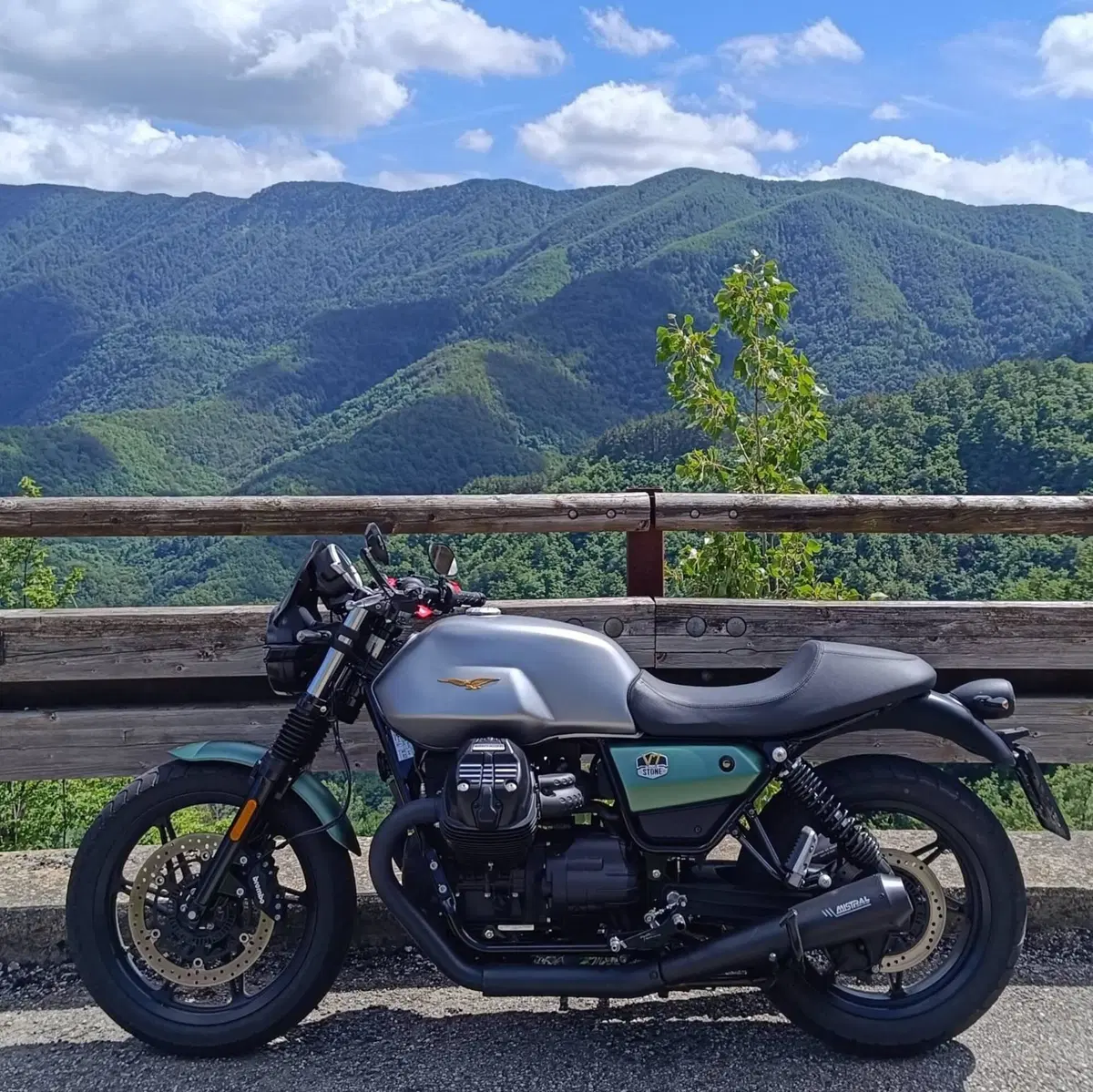 Moto Guzzi V7 Stone Centenario (2021 - 22) (2)