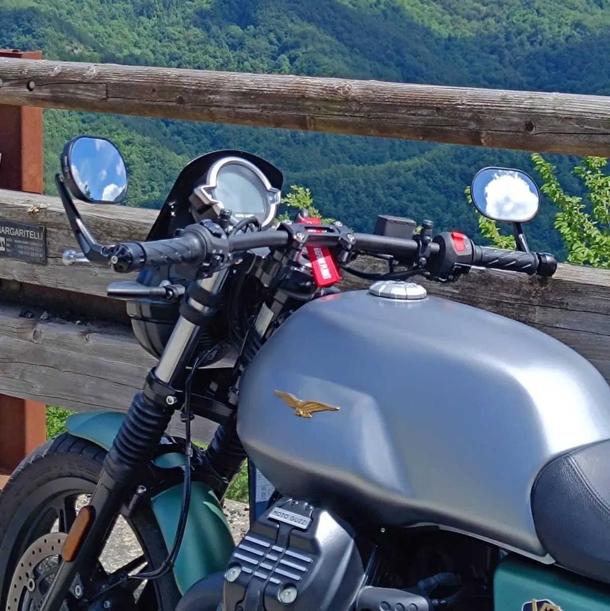 Moto Guzzi V7 Stone Centenario (2021 - 22) (3)