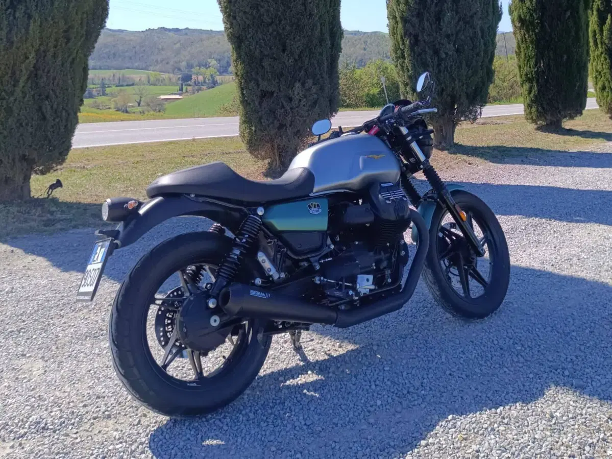 Moto Guzzi V7 Stone Centenario (2021 - 22) (5)