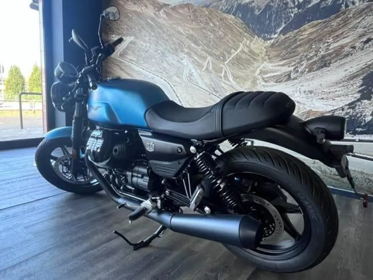 Moto Guzzi V7 Stone (2025 - 26) (3)