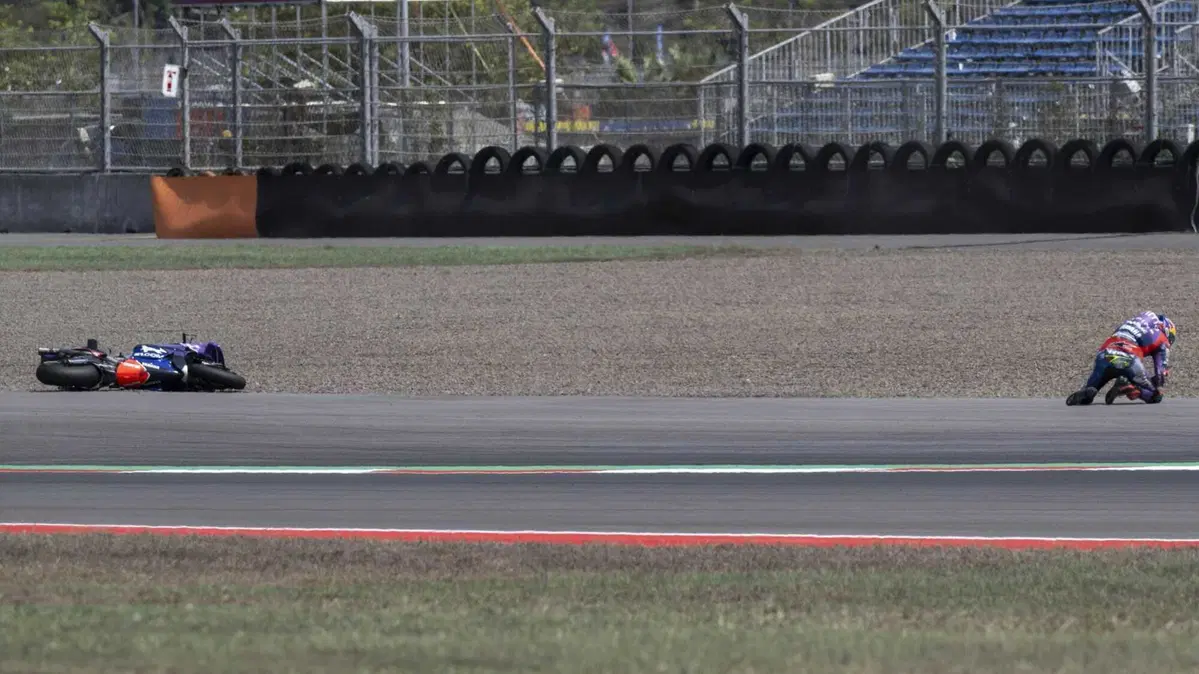 MotoGP, Toprak Razgatlioglu preoccupato per la spalla dopo la caduta a Mandalika: "Spero di non dovermi operare"
