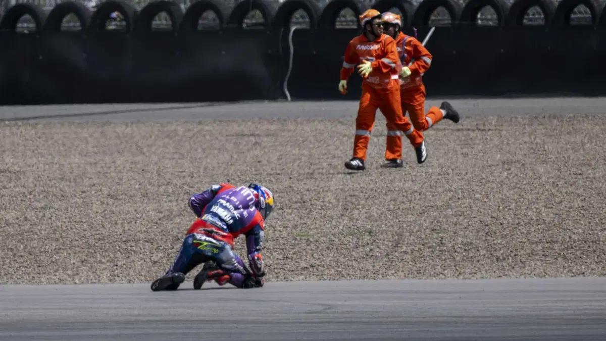 MotoGP, Toprak Razgatlioglu preoccupato per la spalla dopo la caduta a Mandalika: "Spero di non dovermi operare" (2)