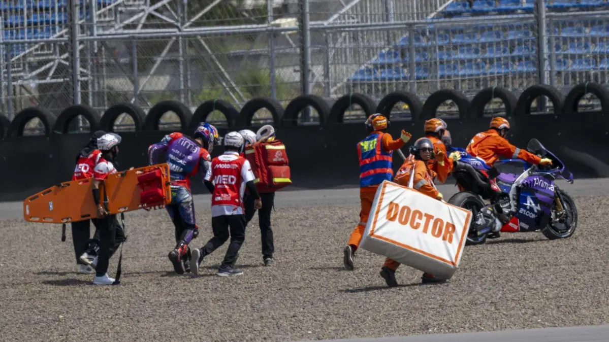 MotoGP, Toprak Razgatlioglu preoccupato per la spalla dopo la caduta a Mandalika: "Spero di non dovermi operare" (5)