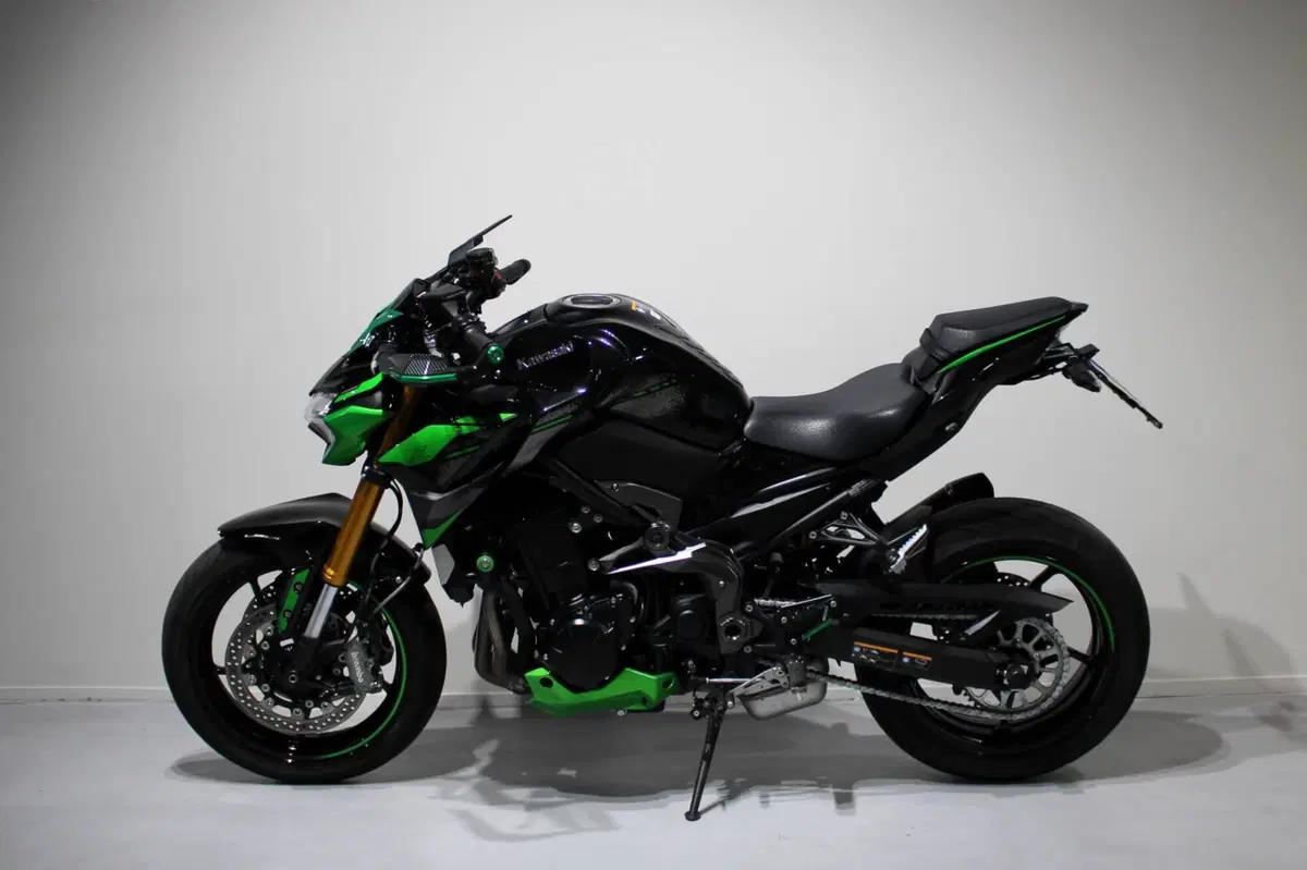 Kawasaki Z 900 SE (2022 - 24) (4)