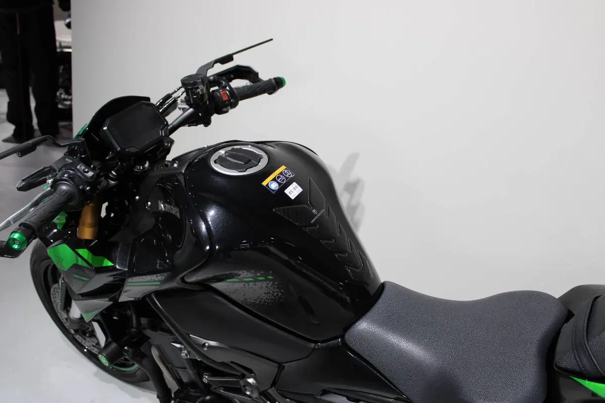 Kawasaki Z 900 SE (2022 - 24) (5)