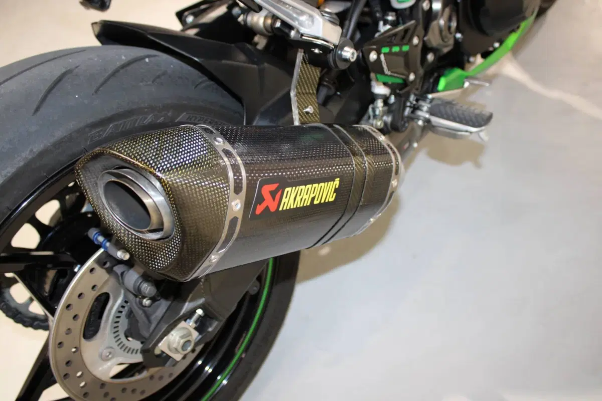 Kawasaki Z 900 SE (2022 - 24) (7)