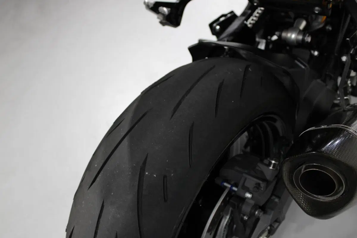Kawasaki Z 900 SE (2022 - 24) (8)