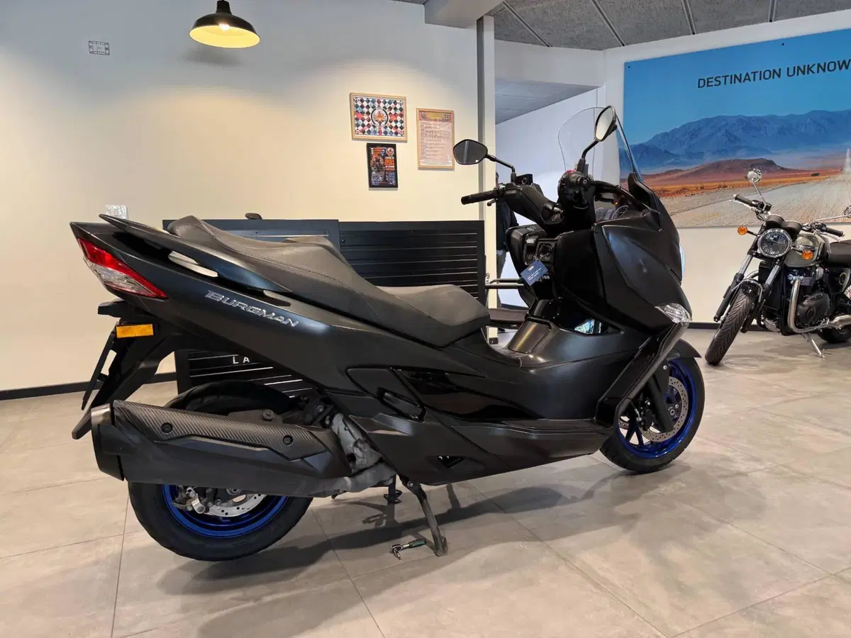 Suzuki Burgman 400 (2022 - 24) (3)