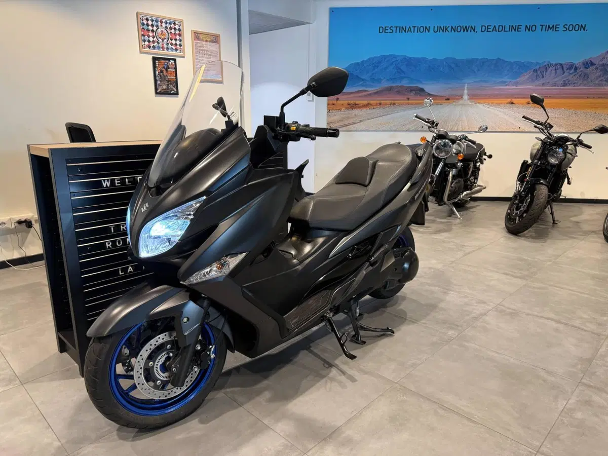 Suzuki Burgman 400 (2022 - 24) (5)