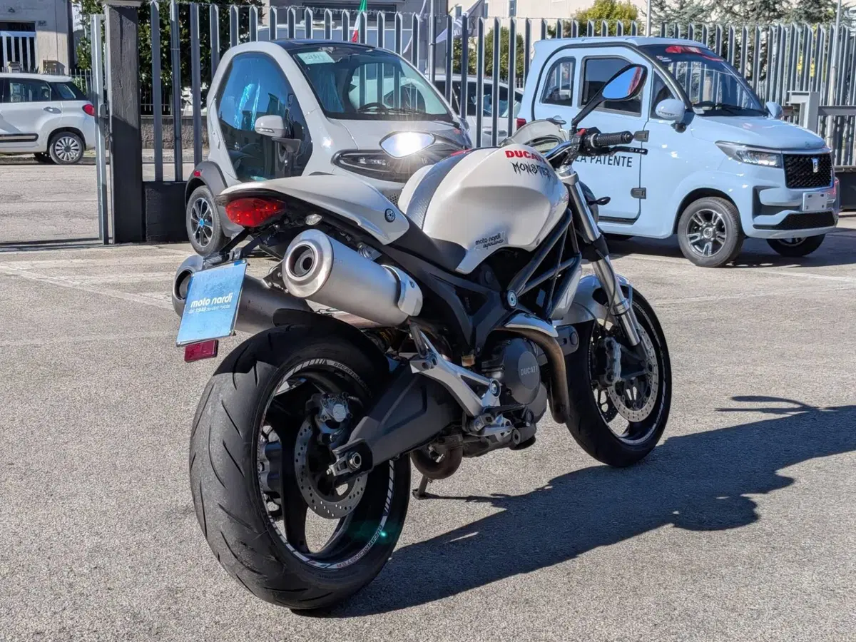 Ducati Monster 696 (2008 - 13) (2)