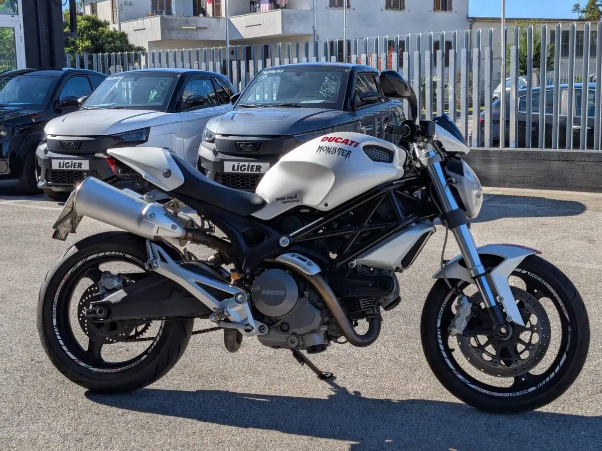 Ducati Monster 696 (2008 - 13) (3)