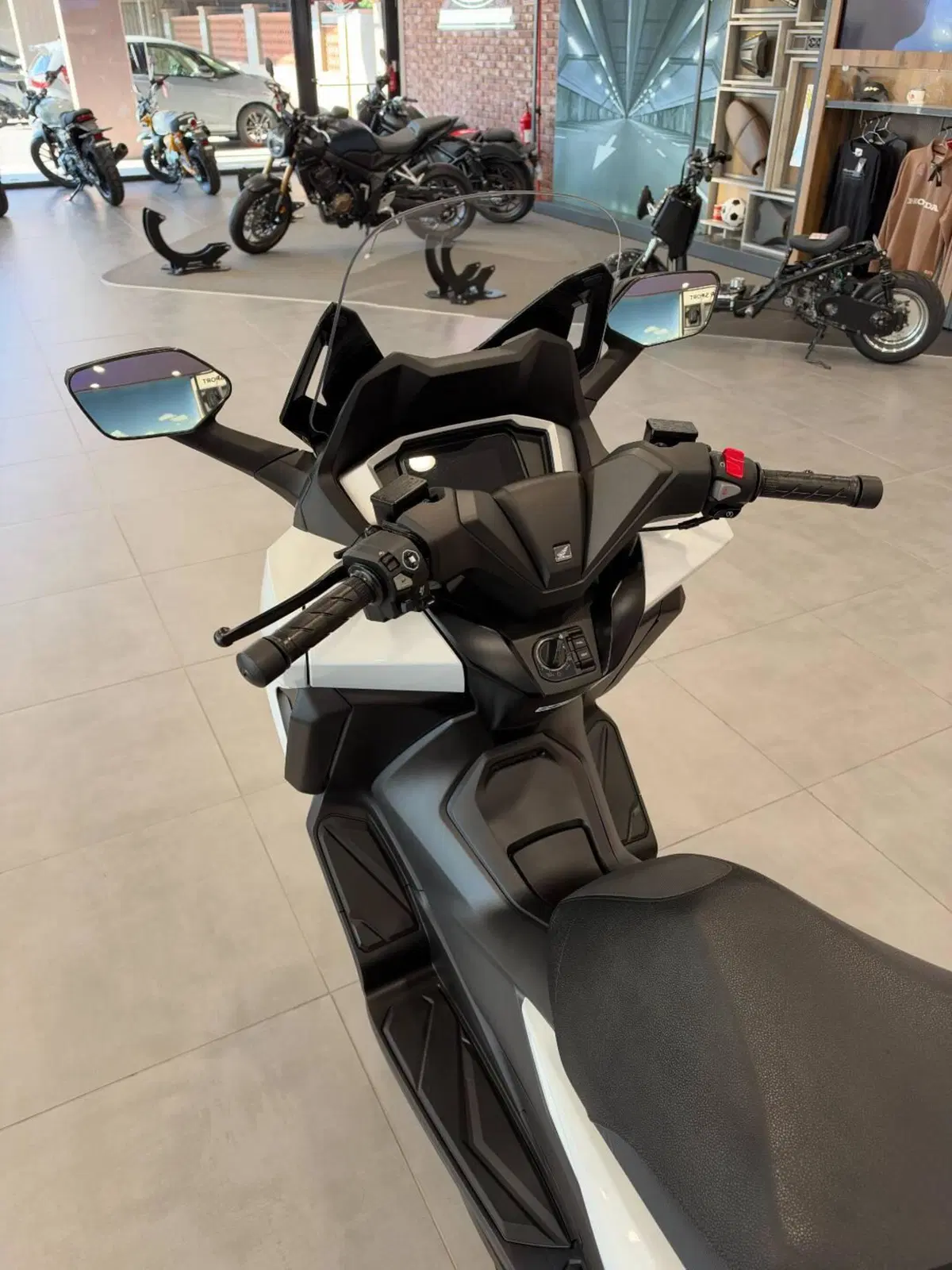 Honda Forza 350 (2025 - 26) (9)
